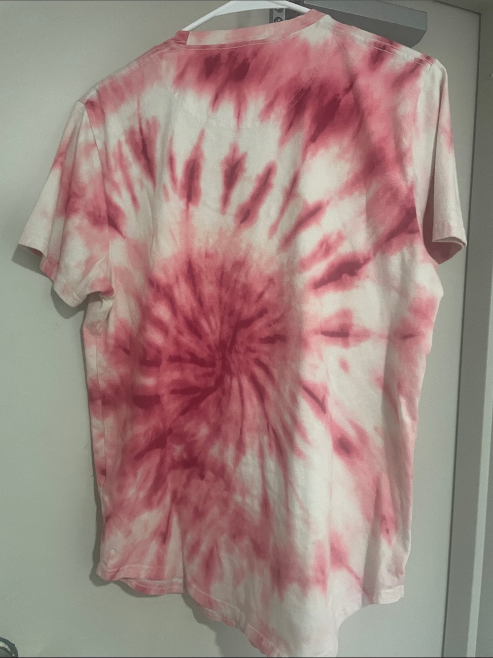 Hollister Women's White and Pink Spiral Tie-Dye Short Sleeve Tee - Picture 3 of 4